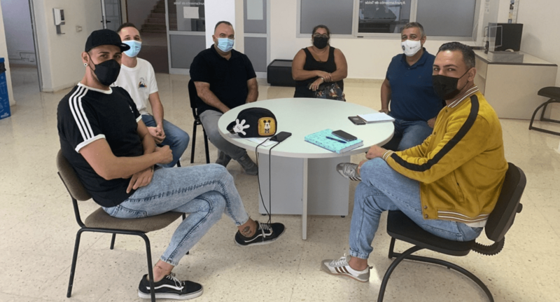 Imagen de archivo de una reunión del concejal de Festejos con representantes del Carnaval / TA